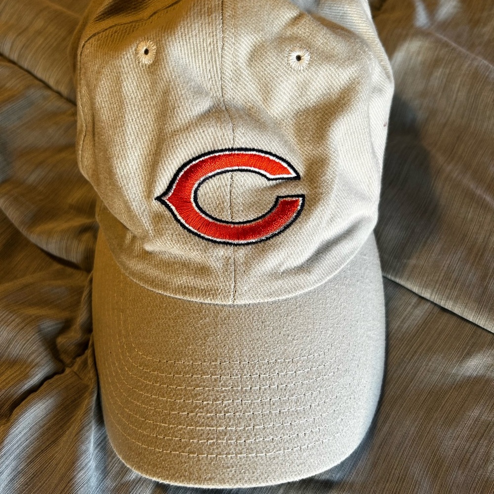 NWOT Chicago Bears Beige Baseball Cap